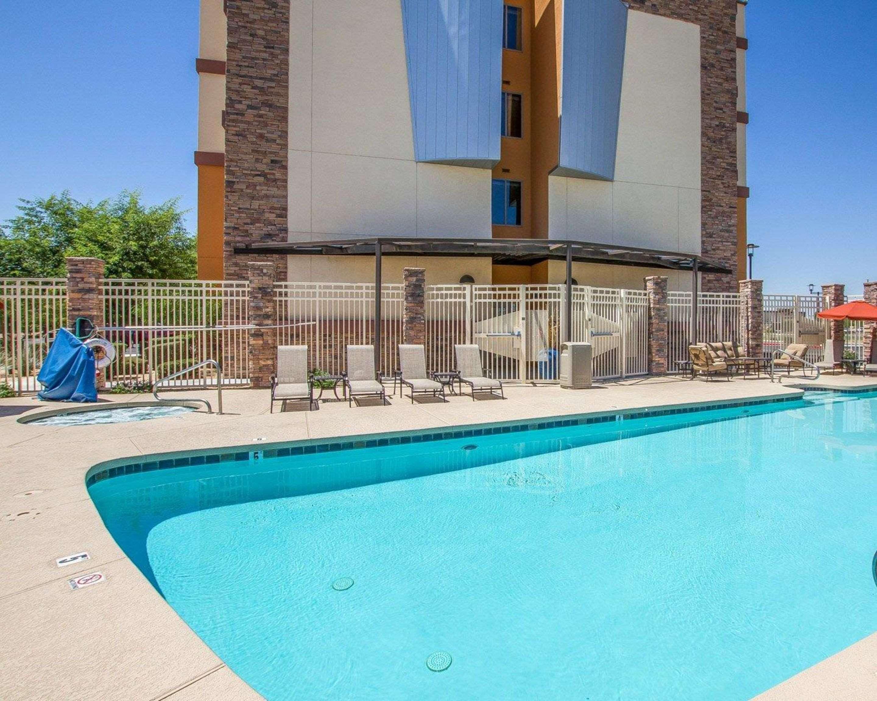 Comfort Suites Glendale - State Farm Stadium Area Zewnętrze zdjęcie